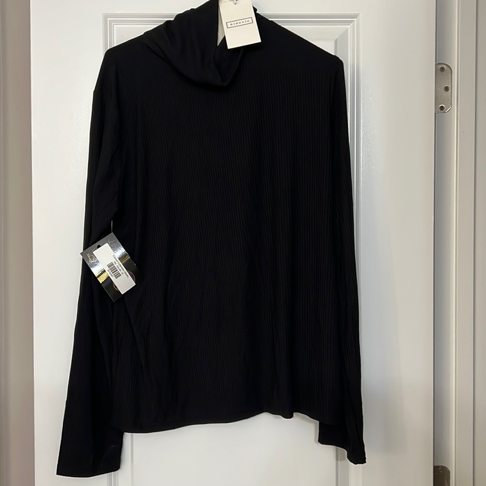 Ninexis brand from Chi Lifestyle inc. Black long sleeve turtleneck. 2X